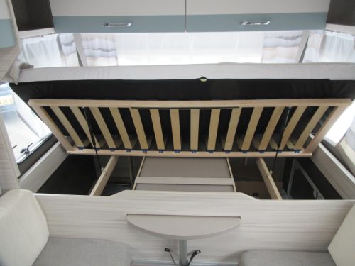 Dethleffs C'Joy 480 QLK FAMILIENWOHNWAGEN, VORZELT Foto: 5