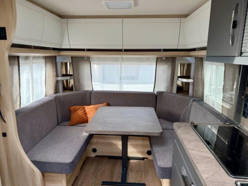 Hobby De Luxe 460 UFE Franz&ouml;sisches Bett & Rundsitzgruppe! Foto: 13