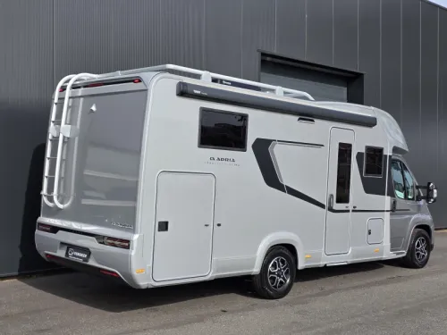 Adria Coral Supreme 670 DL  photo: 2