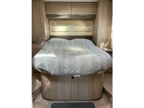 Chausson 718 EB 2.3 131 HP Fiat Ducato Semi-Integrated Camper QUEENS BED IN Height adjustable photo: 5