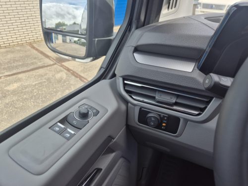 Volkswagen Transporter Caravelle 8-person Pano 4m photo: 18