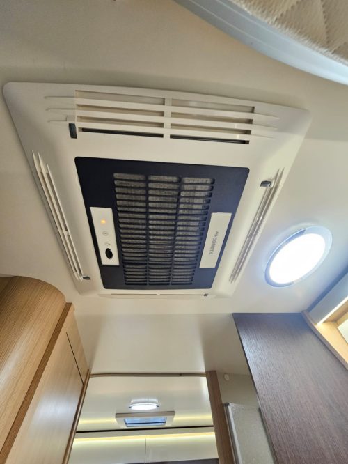 MC LOUIS SOVEREIGN 473 | single beds + pop-top roof photo: 13