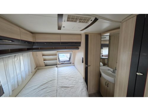 Hobby De Luxe Edition 650 KMFE awning photo: 5