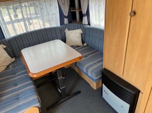 Hobby 450 De Luxe Easy fixed bed , dinette photo: 7