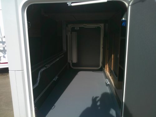 LMC Cruiser 740 EL single beds, Automatic photo: 10
