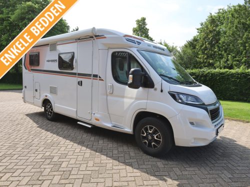 Weinsberg CaraCompact 600 MEG roof air conditioning and tow bar
