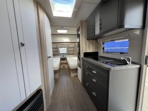 Hobby De Luxe 495 UL Mover Toldo Portabicicletas foto: 3