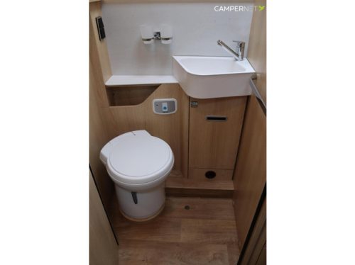 Hymer BMC-I 680 170pk Automaat | Hefbed | Gescheiden douche | Leder | Lithium | Omvormer | Zonnepanelen | SLC Chassis | Centrale vergr foto: 20