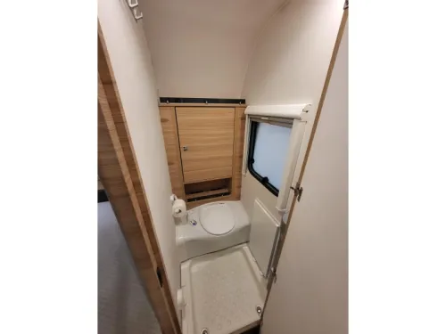 Dethleffs Camper 450 FR Rangierhilfe, Zelt, Markise  Foto: 12