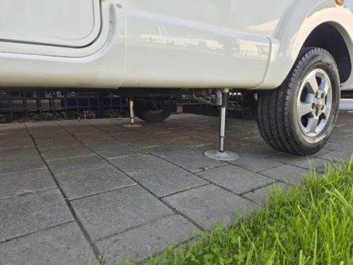Rapido 696 F Premium Edition E&P Levelsysteem  Foto: 19