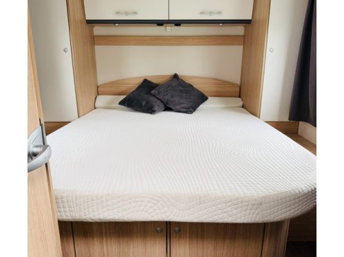 Sunlight T69L Queensbed and pop-top roof in neat condition. photo: 7
