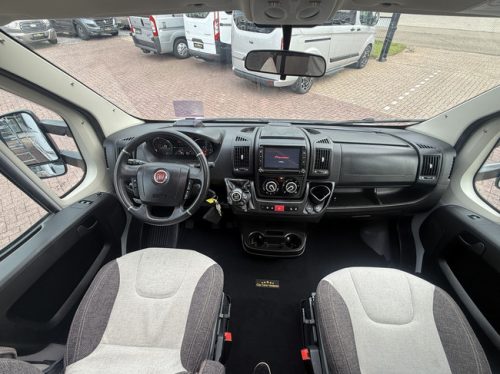 Weinsberg CaraSuite Edition IC-line 700 MEG 140 PS Euro 6 L&auml;ngsbetten+Hubbett elktr Sch&uuml;ssel TV Garage Fahrradtr&auml;ger Markise Fliegengitter T&uuml;r Kamera Foto: 8