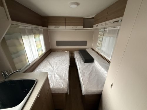 Dethleffs C'Joy 460 LE single beds and mover photo: 2