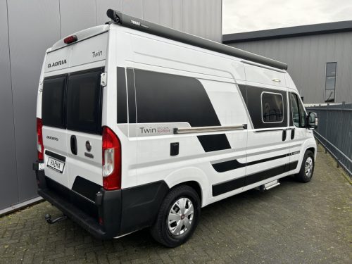 Adria Twin Supreme 600 SPB Anh&auml;ngerkupplung, Markise, Kamera Foto: 2