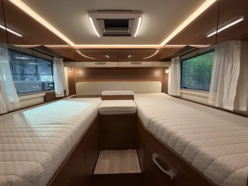 LMC Cruiser 732 T automatic - 5-berths - pop-top roof. photo: 12