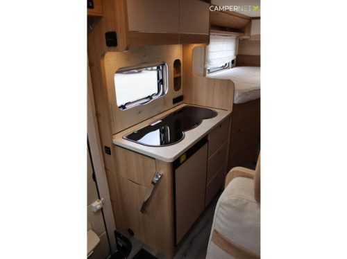 LMC Cruiser V646 140hp Automatic | HEO safe locks | Thule awning | Towbar | Single beds | Bearlock | Panoramic roof | Compact model photo: 10