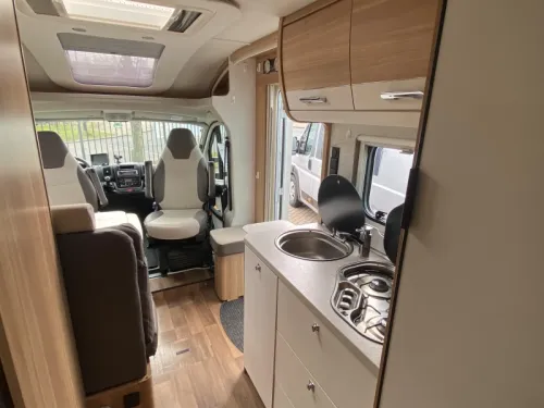 Dethleffs Advantage Single beds price stunt photo: 11
