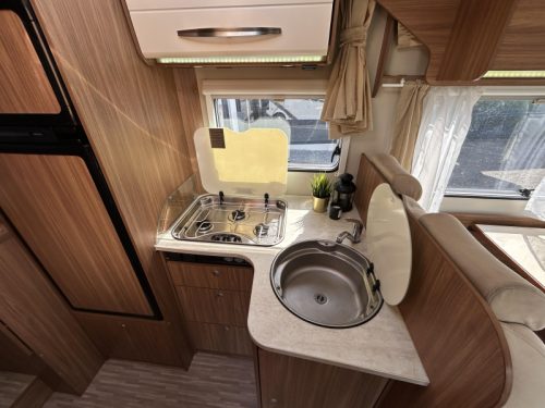 Hymer Carado SINGLE BEDS + POP-TOP ROOF photo: 10