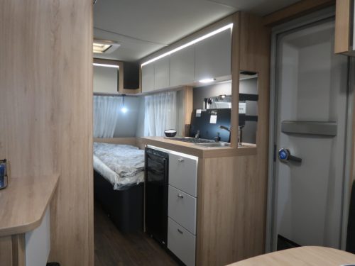 Knaus Sport 460 EU EINZELBETTEN / GER&Auml;UMIGE SITZGRUPPE Foto: 16