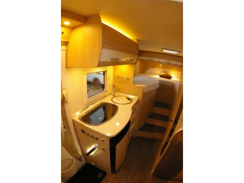 B&uuml;rstner Travel Van T 620 G Single beds, Automatic photo: 15