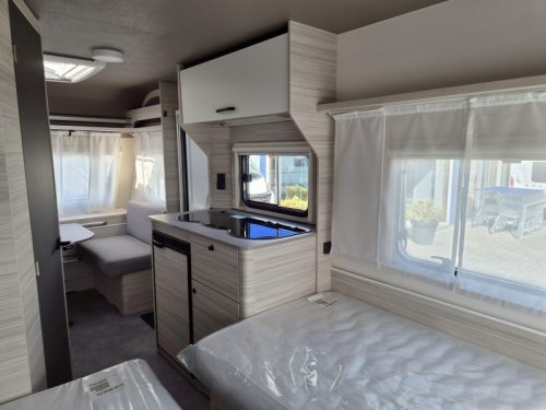 Dethleffs C'Joy 460 LE - Single beds - photo: 10