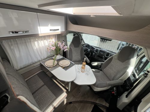 P&ouml;ssl Roadcruiser SINGLE BEDS 8-SPEED AUTOMATIC TOW HITCH photo: 1