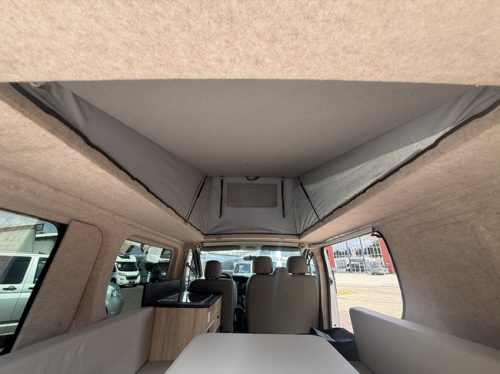Renault traffic bus camper professionally converted pop-top air conditioning cruise control 2 berths awning Thule photo: 16