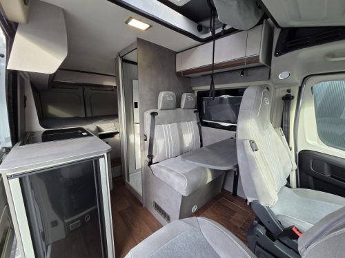 P&ouml;ssl Summit Shine 600 L Pop-top roof Automatic 4 berths photo: 3