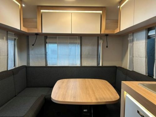 Knaus Sport 450 FU FRENCH BED+DINETTE photo: 4