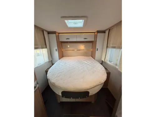Laika Kosmo 212 Levelsysteem Queensbed 7m Foto: 2