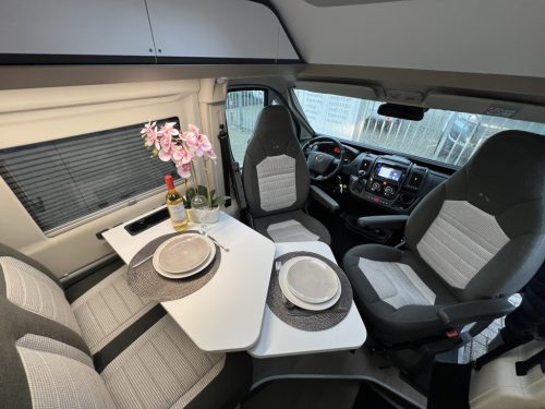Adria Twin 640 SLB ENKELE BEDDEN 9-TRAPS AUTOMAAT 160PK foto: 1