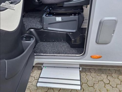 Hymer Exsis-I 580 PURE SINGLE BEDS 214CM + POP-TOP ROOF photo: 18