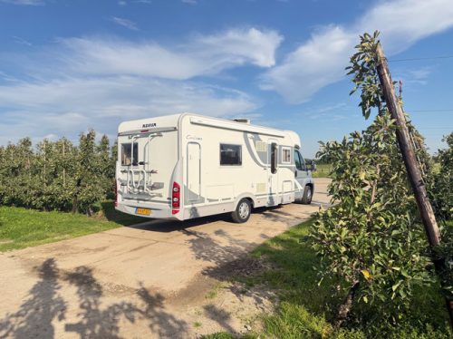 Adria Coral S 680 ST LUCHTVERING / AIRCO / OYSTER SCHOTEL + TV / OVEN / XXL KOELKAST + VRIEZER / CRUISE CONTROL / foto: 2