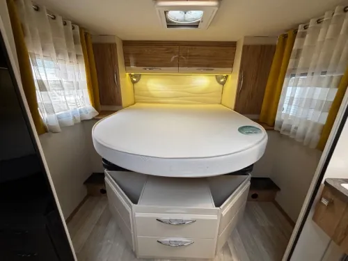 Pilote G 650 C Cama de matrimonio, &iexcl;1er propietario! foto: 11