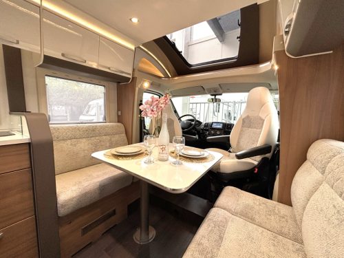 Adria Matrix 670DL ENKELEBEDDEN HEFBED FACE TO FACE 48.770KM foto: 13