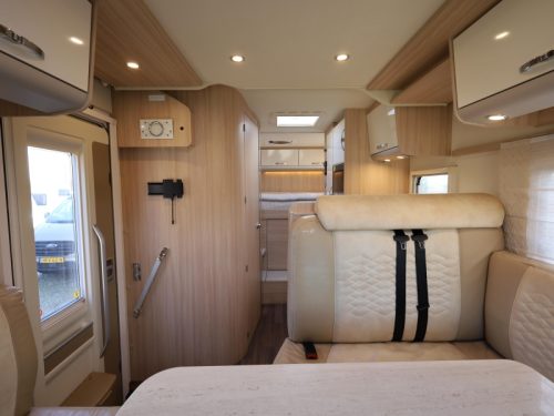B&uuml;rstner Ixeo IT 710 G transverse bed + pop-top roof photo: 2