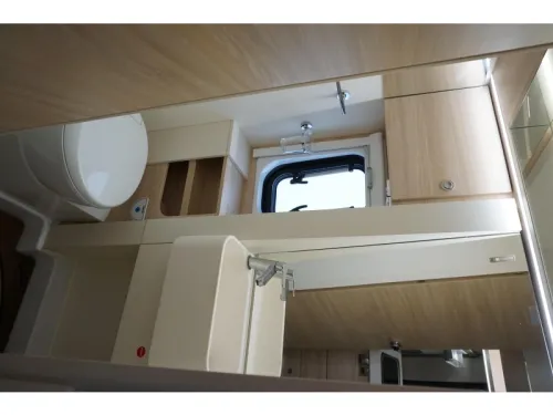 Eura Mobil Van 635 HB Techo elevable - cama elevable el&eacute;ctrica 1er prop. foto: 17