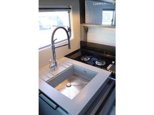 Niesmann+Bischoff iSmove 6.9E Clou Line 160pk Automatique | 7 m&egrave;tres | Coloris unique | Sonos | Panneaux solaires | Convertisseur | Lit escamotable | photo: 10