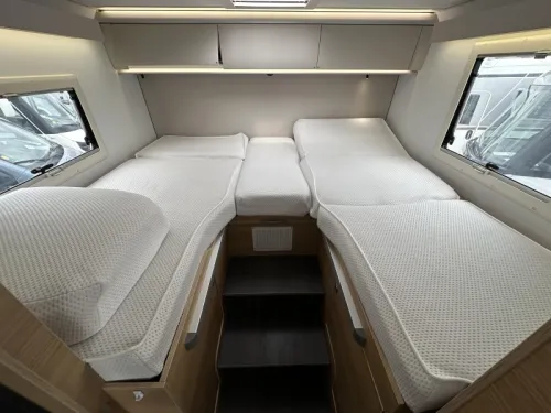 Adria Coral 600 SL 140PS L&auml;ngsbetten Garage Foto: 11