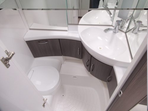 Hobby Prestige 560 UL RONDZIT HOGE KOELKAST Foto: 12