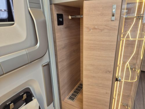 Knaus Sudwind Black Selection 580 UF ALDE Heizung  Foto: 23