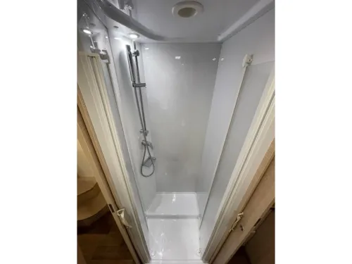 McLouis Nevis 79 G Queensbed Hubdach Foto: 15