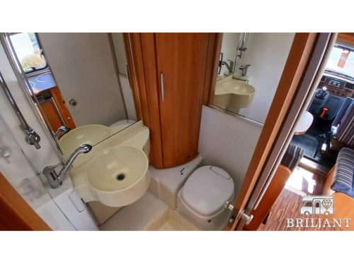Hymer HV 562 .. 2008 single beds photo: 8