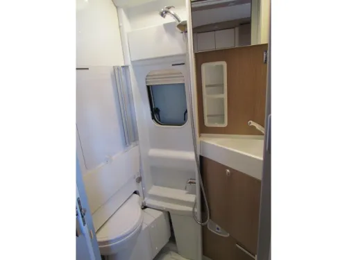 Malibu Van Family-For-4 640 LE single beds, pop-top roof, automatic photo: 9