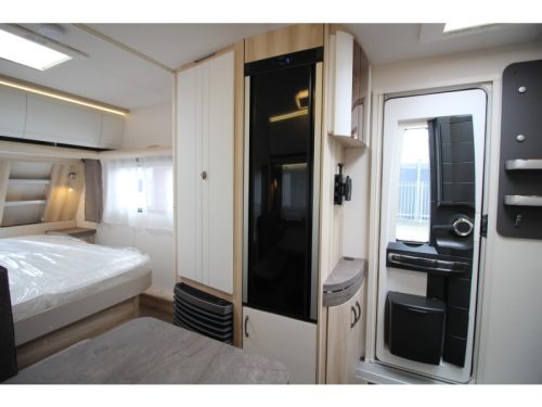 Hobby De Luxe 460 SFF Queensbed  photo: 16