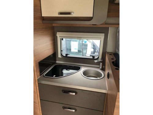 Weinsberg CaraSuite 650 MF 5 Gurte, mit Hubbett Foto: 7