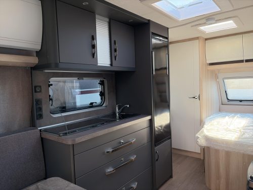 Hobby De Luxe 460 UFE Model 2027 photo: 6