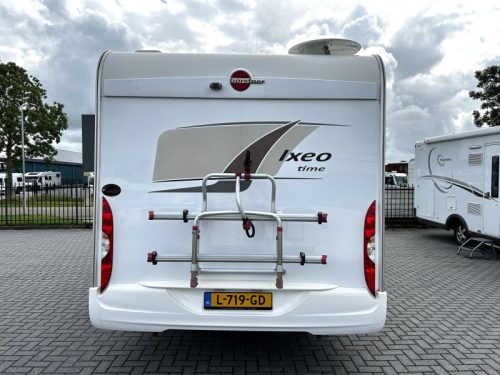 B&uuml;rstner Ixeo IT 700 Queen bed/pop-top roof/39,000km photo: 23