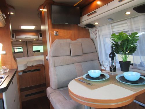 Malibu Van 600 LE Single beds, Automatic photo: 6