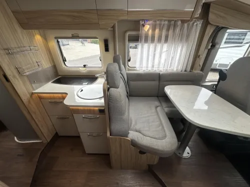 Hymer B698 Queensbed L-Sitzgruppe 150PS TV Foto: 8